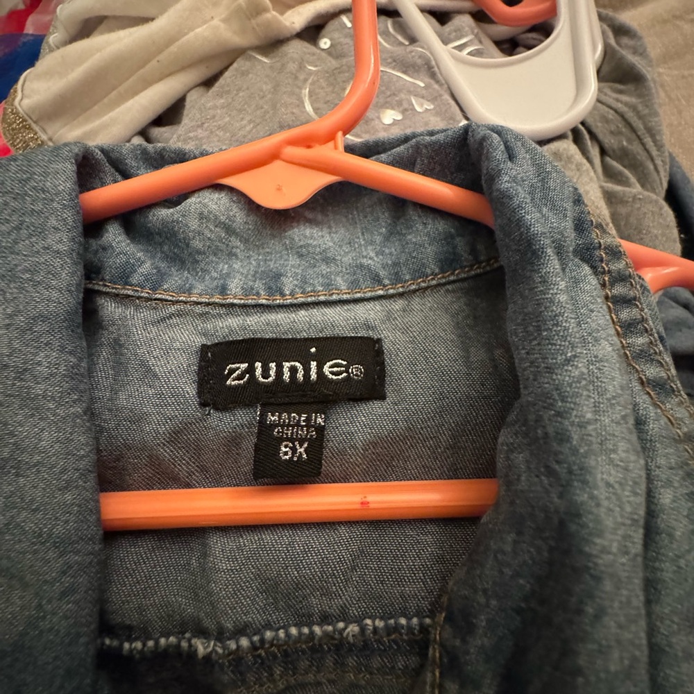 Zuni’s size 6x small hole on one layer of the netting